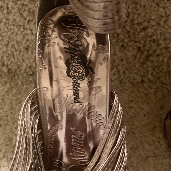 Apple Bottoms Pewter metallic stilettos size 7 - Picture 7 of 10